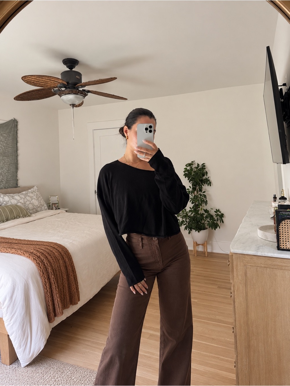 Brandy Melville Cameron Cropped Sweater Blaxk